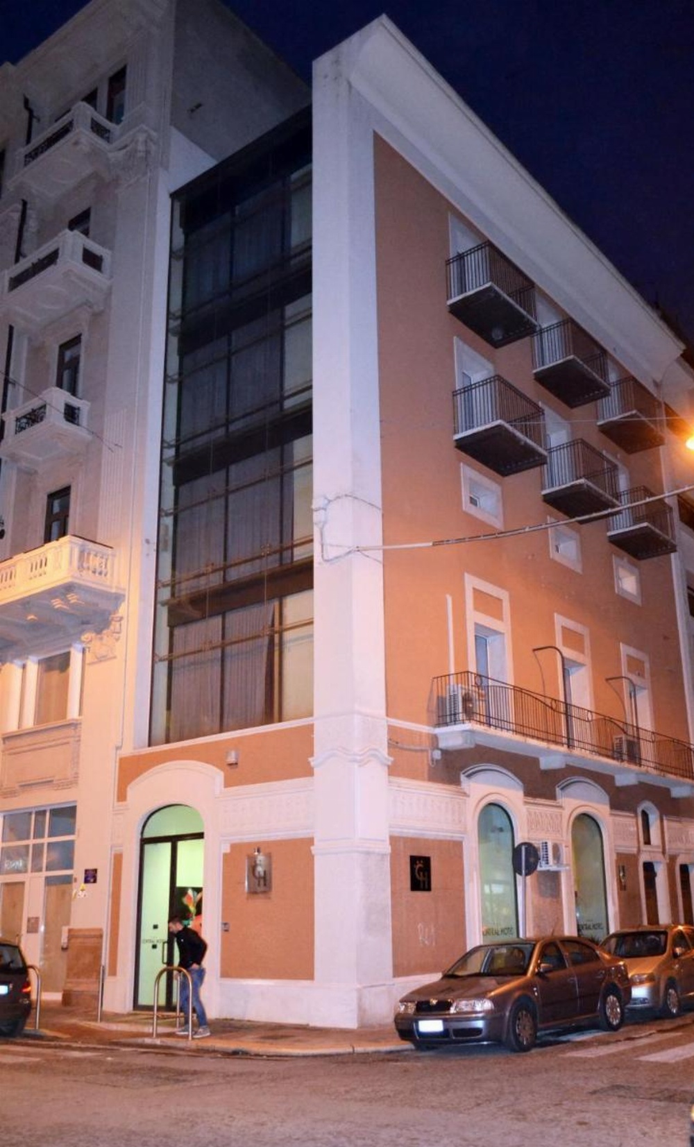 Central Hotel Image 11